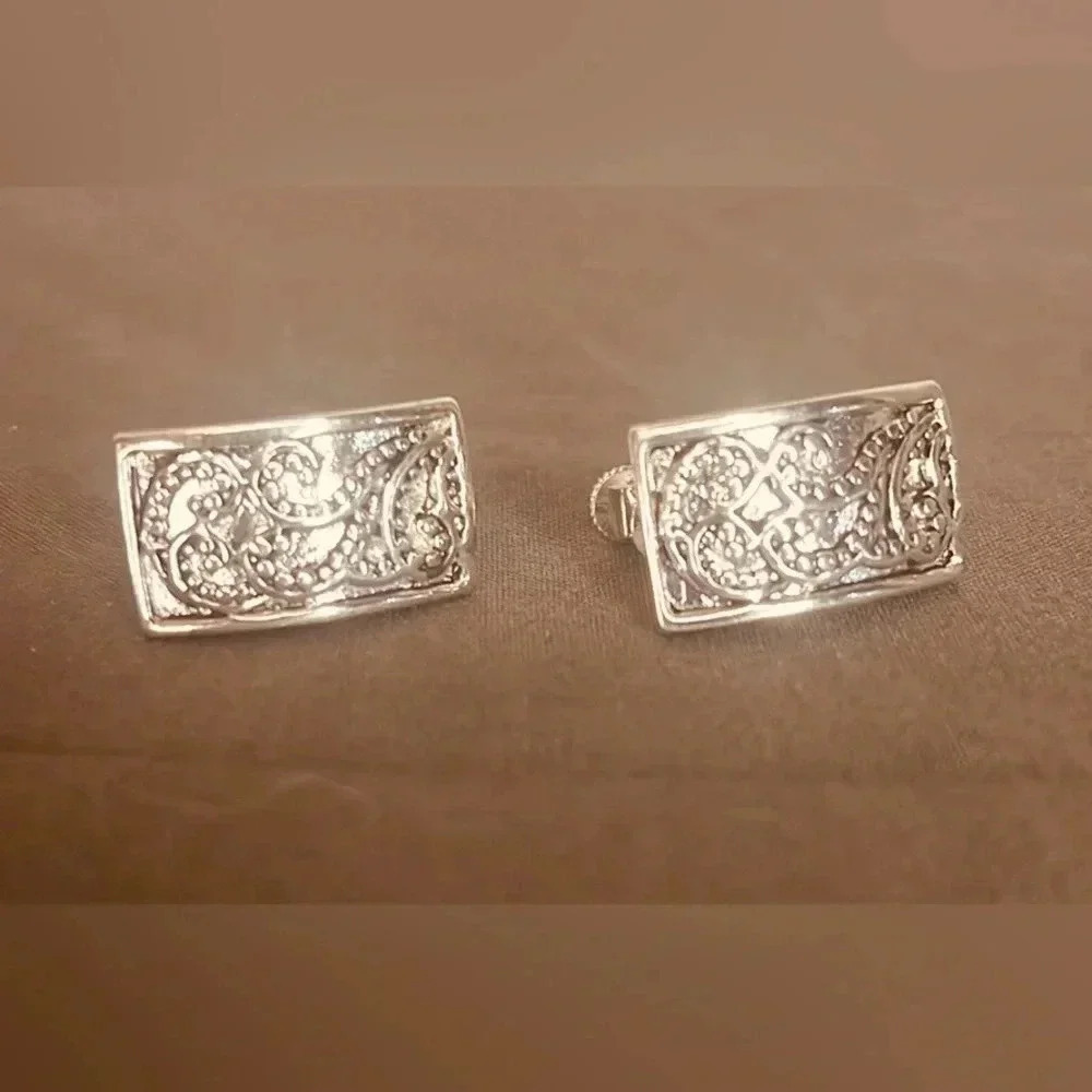 Vintage Signed NAPIER Silvertone Oblong screw back Earrings